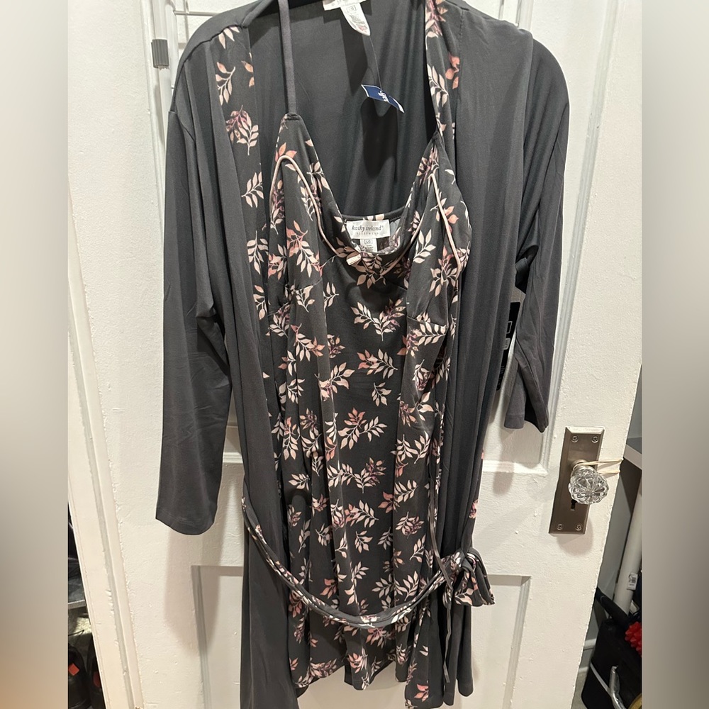 NWT Kathy Ireland night gown and robe set